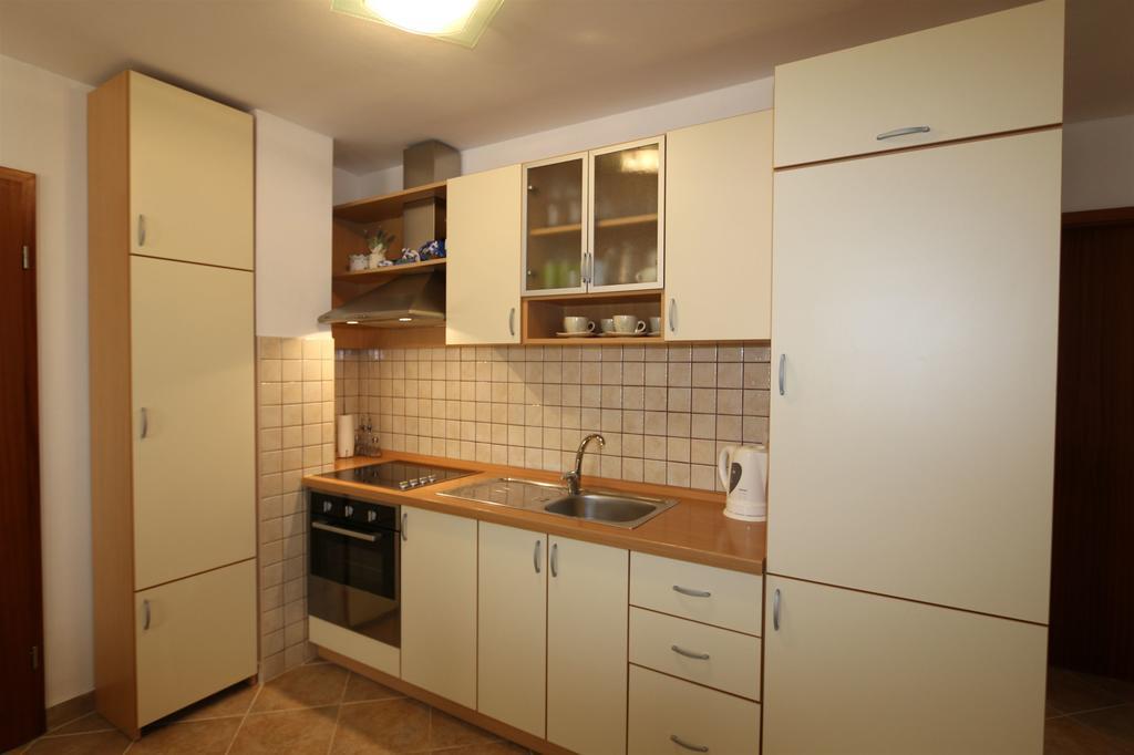 Apartment Bensak Климно Екстериор снимка